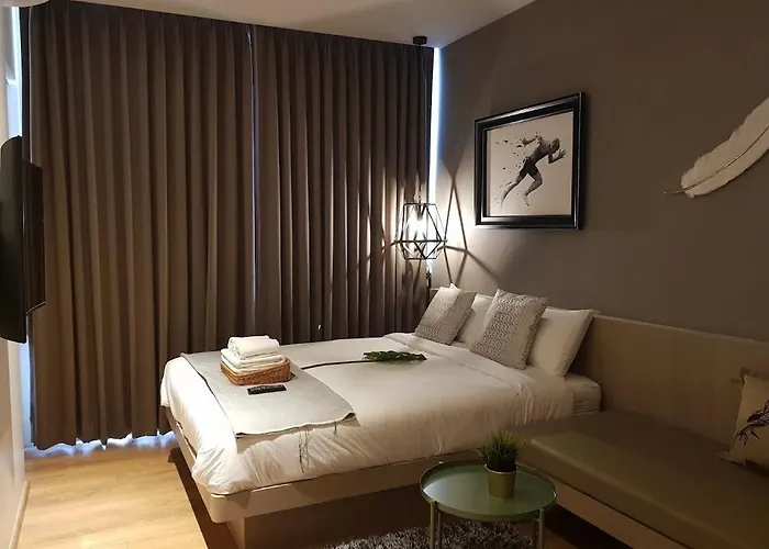 Super Luxury Sukhumvit 24 *